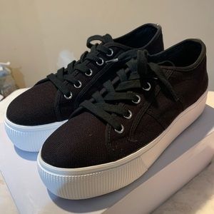 Never Worn Steve Madden platform sneakers